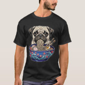 Funny Cute Pug Eating Ramen  Dog Noodle Bowl  Tシャツ (正面)
