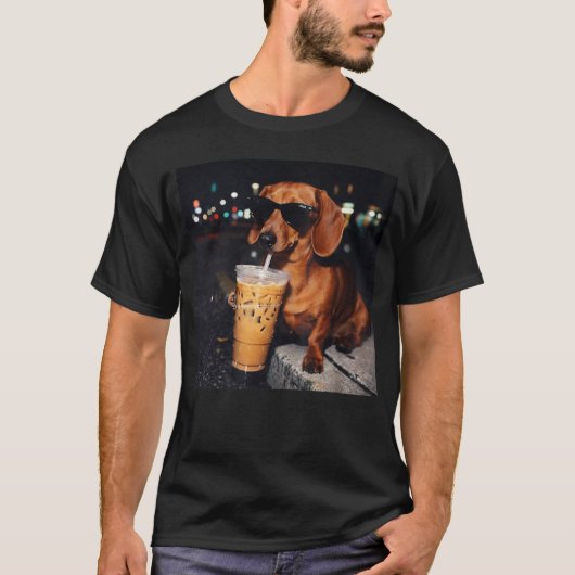 Funny Dachshund Drinking Iced Coffee Tシャツ (正面)