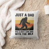 Funny Dad Came Back With the Milk Vintage Shirt_1 クッション (ブランケット)