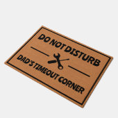 Funny Dad Man Cave Garage Humor Rustic Minimalist ドアマット (アングル)