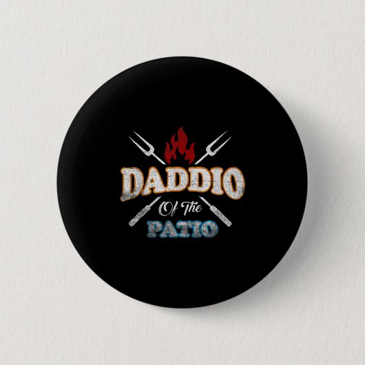 Funny Daddio Of The Patio Fathers Day Bbq Grill Qu 缶バッジ (正面)