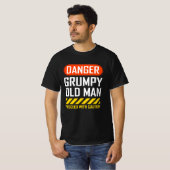 Funny Danger Grumpy Old Man Saying Tシャツ (正面フル)