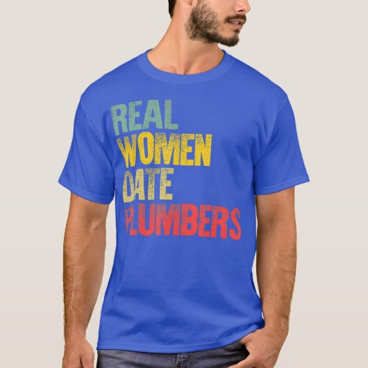 Funny Dating Real Women Date Plumbers Gift Tシャツ (正面)