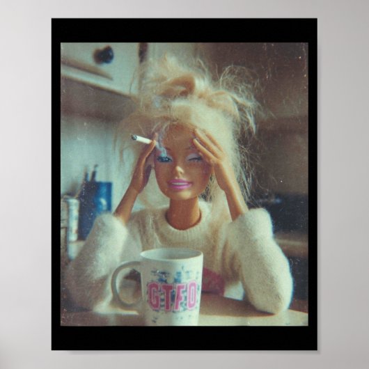 Funny Disgusting Doll Face Meme Smoking Sad Sarcas ポスター (正面)