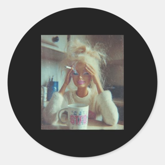 Funny Disgusting Doll Face Meme Smoking Sad Sarcas ラウンドシール (正面)