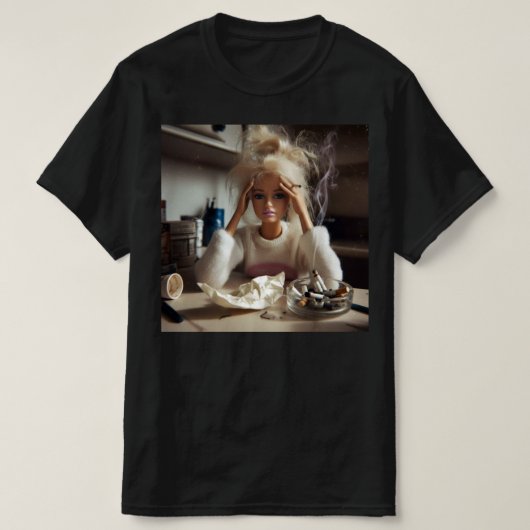 Funny Distressed Doll Face Meme Smoking Sarcastic Tシャツ (デザイン正面)