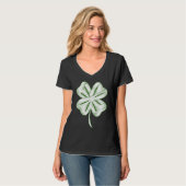 Funny Distressed Four Leaf Clover St Patrick's Day Tシャツ (正面フル)