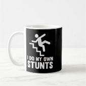 Funny Distressed I Do My Own Stunts コーヒーマグカップ (左)