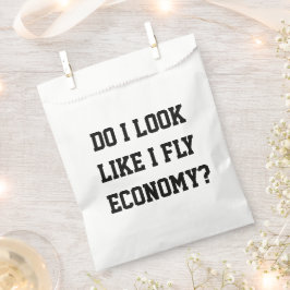Funny Do I Look Like I Fly Economy Traveler Quote フェイバーバッグ