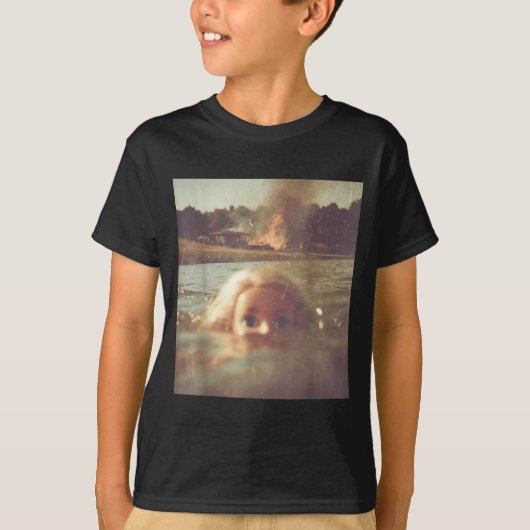 Funny Doll Face Swimming Meme  Tシャツ (正面)