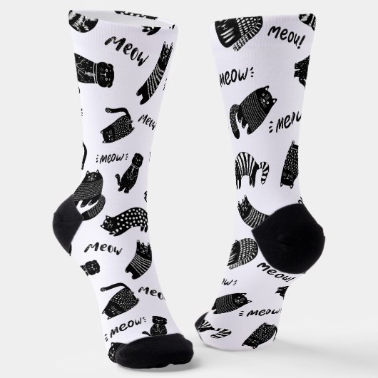 Funny Doodle Black and White Cat Socks ソックス (傾斜あり)