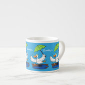 Funny duck with umbrella dancing cartoon エスプレッソカップ (正面右)