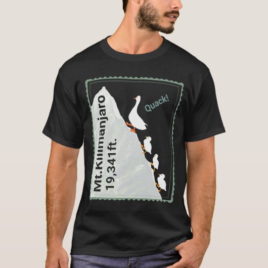 Funny ducks climbing Mt.Kilimanjaro. Quack! Tシャツ (正面)