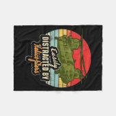 Funny Easily Distracted By Chinook Helicopter Retr フリースブランケット (正面(横))