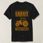 Funny Easily Distracted By Tractors Gift Cool Farm Tシャツ (デザイン正面)