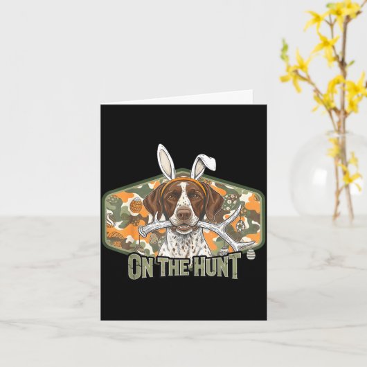 Funny easter labrador retriever on the hunt bunny カード (黄色い花)