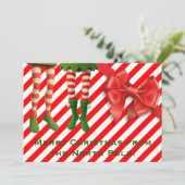 Funny Elf Legs Holiday Card | North Pole Mischief  シーズンカード (スタンド正面)