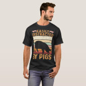 Funny Farm Piglet Easily Distracted By Pigs Tシャツ (正面フル)