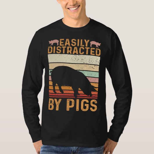 Funny Farm Piglet Easily Distracted By Pigs Tシャツ (正面)