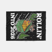Funny Feral Raccoon Rollin' Into 2026 Happy New Ye フリースブランケット (正面(横))