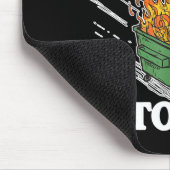 Funny Feral Raccoon Rollin' Into 2026 Happy New Ye マウスパッド (コーナー)