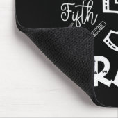 Funny Fifth Grade Doodle Tygraphy Birthday Design  マウスパッド (コーナー)