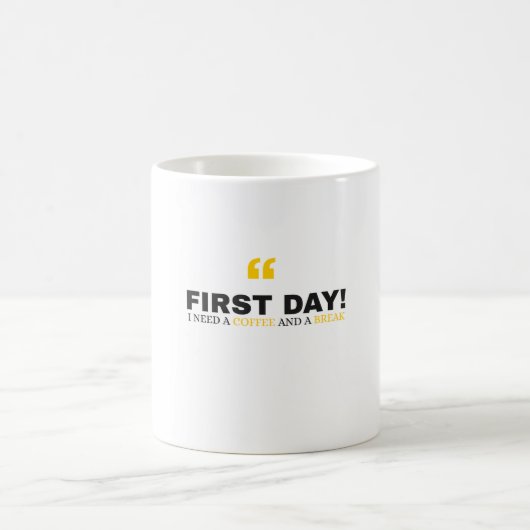 Funny First Day of School Mug – “I Need a Coffee" コーヒーマグカップ (中央)