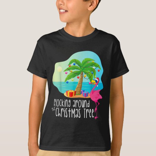 Funny Flamingo Flocking Around The Christmas Tree Tシャツ (正面)
