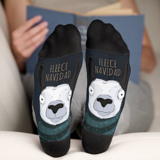 Funny “Fleece Navidad” Llama with Stripes on Blue  ソックス (底面)