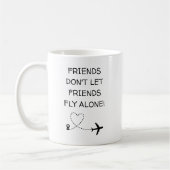 Funny Friends don’t let friends fly alone Simple コーヒーマグカップ (左)