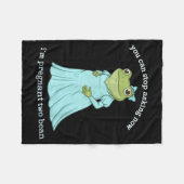 Funny Frog Pregnancy Announcement Medieval Pregnan フリースブランケット (正面(横))