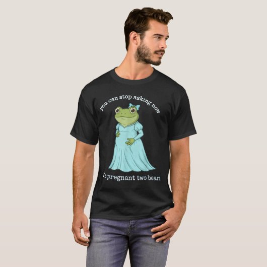 Funny Frog Pregnancy Announcement Medieval Pregnan Tシャツ (正面フル)