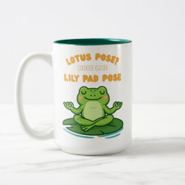 Funny Frog Yoga Cartoon Lotus Lily Pad Pose Design ツートーンマグカップ