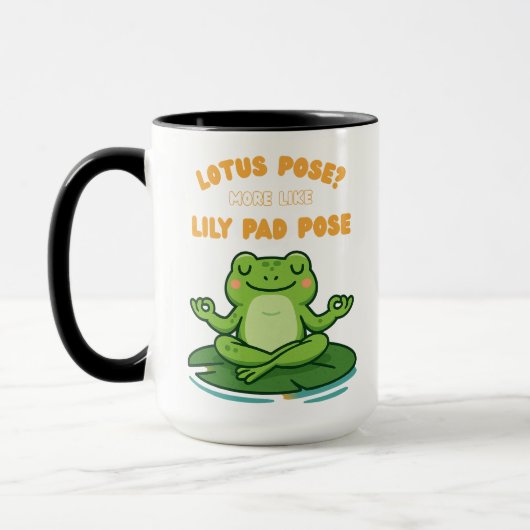 Funny Frog Yoga Cartoon Lotus Lily Pad Pose Design マグカップ (左)