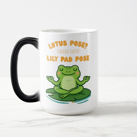 Funny Frog Yoga Cartoon Lotus Lily Pad Pose Design モーフィングマグカップ (左)