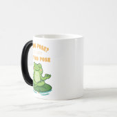 Funny Frog Yoga Cartoon Lotus Lily Pad Pose Design モーフィングマグカップ (正面左)
