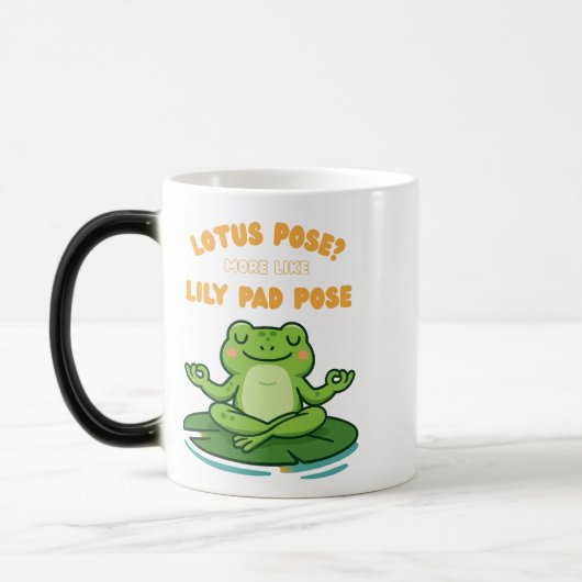 Funny Frog Yoga Cartoon Lotus Lily Pad Pose Design モーフィングマグカップ (左)