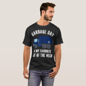 Funny Garbage Day Blue Recycling Truck Quote Recyc Tシャツ (正面フル)