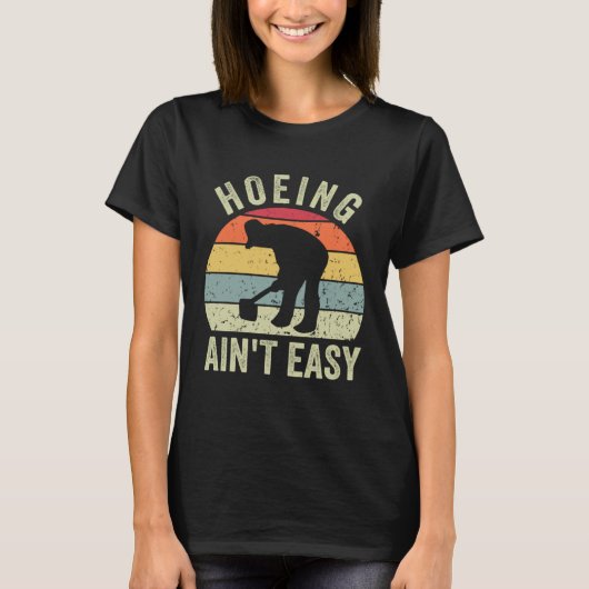 Funny Gardening Hoeing Ain't Easy Retro Garden Gar Tシャツ (正面)