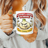 Funny Garlic Warning for Spooky Season コーヒーマグカップ