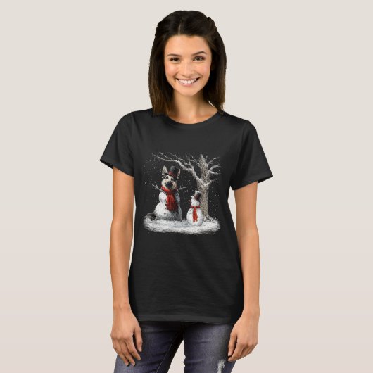 Funny German Shepherd Dog In The Snow Tree Christm Tシャツ (正面フル)