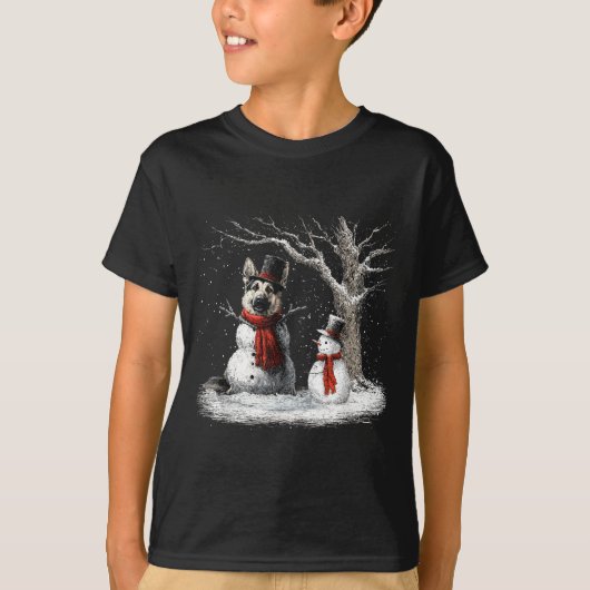 Funny German Shepherd Dog In The Snow Tree Christm Tシャツ (正面)