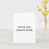 Funny Get Well Card – Sorry You Almost Died カード (黄色い花)