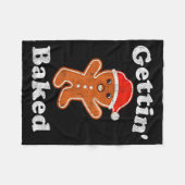Funny Gingerbread Man Gettin Baked Cookie Baking C フリースブランケット (正面(横))
