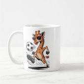 Funny Giraffe Playing Soccer Ll Artwork Cool Anima コーヒーマグカップ (左)