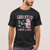 Funny Gnome Eggcited To Be Lunch Lady Bunny Easter Tシャツ (正面)
