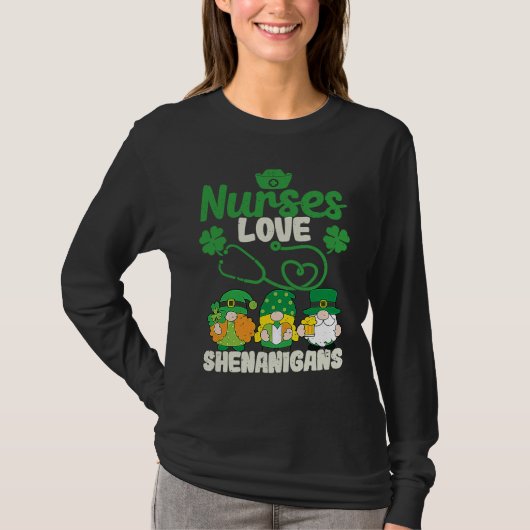 Funny Gnomes Nurse St Patricks Day Nurses Love She Tシャツ (正面)