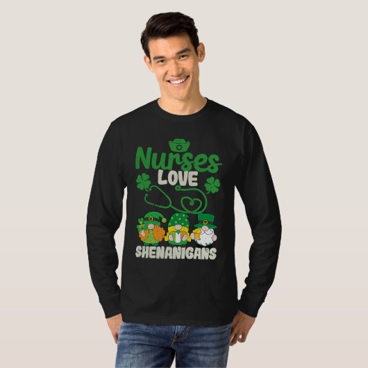 Funny Gnomes Nurse St Patricks Day Nurses Love She Tシャツ (正面フル)