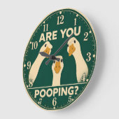 Funny Goose Bathroom Are You Pooping  ラージ壁時計 (傾斜)