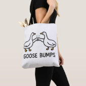 Funny Goose Bumps Cartoon, Fist Bump Geese Animal  トートバッグ (クローズアップ)